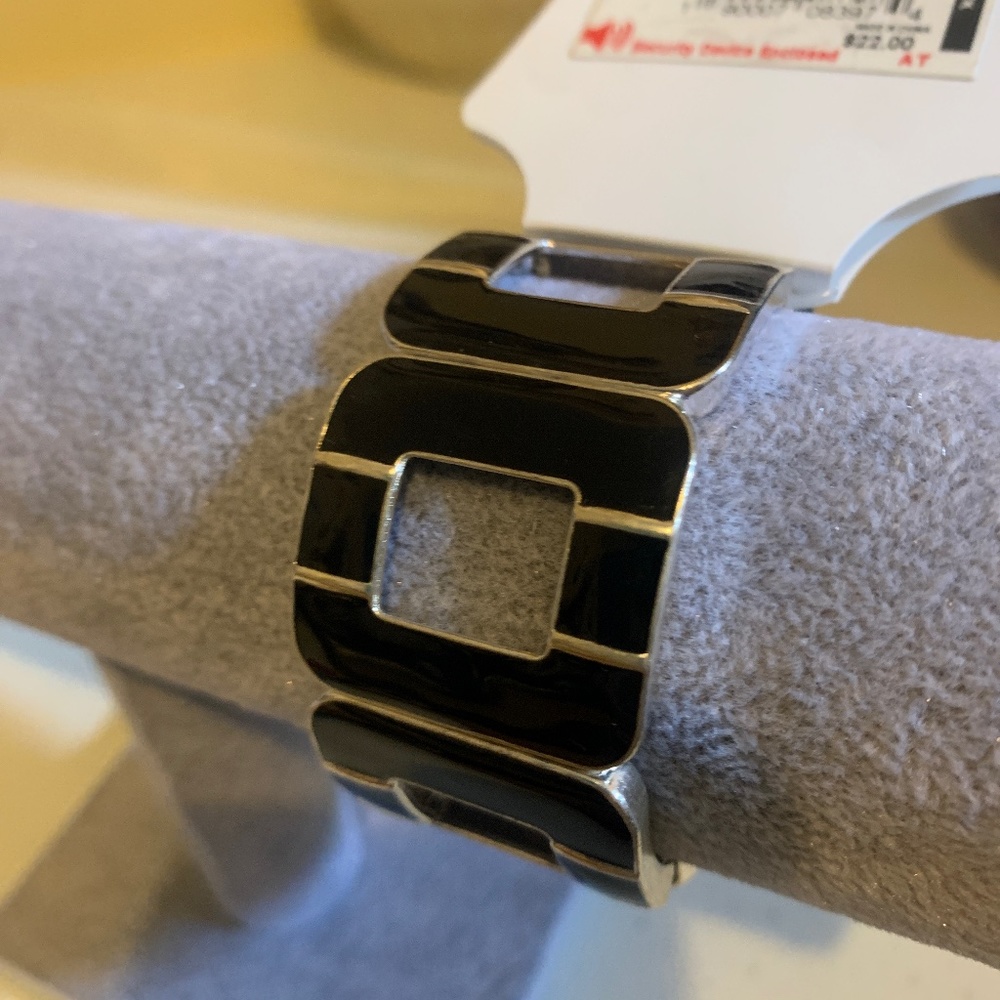 Kohls brand stretch bracelet . NWT